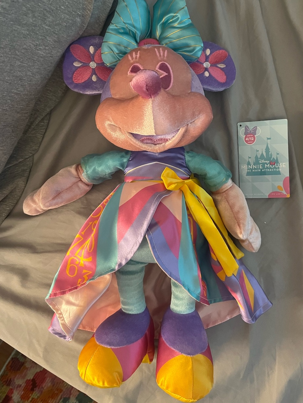 The Main Attraction Minnie Mouse “It’s A Small World” Plush 🩷💚💜
